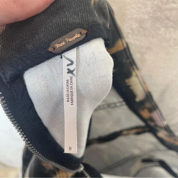 Free people Midnight bleach dyed denim mini skirt women’s size 0 - Picture 8 of 9